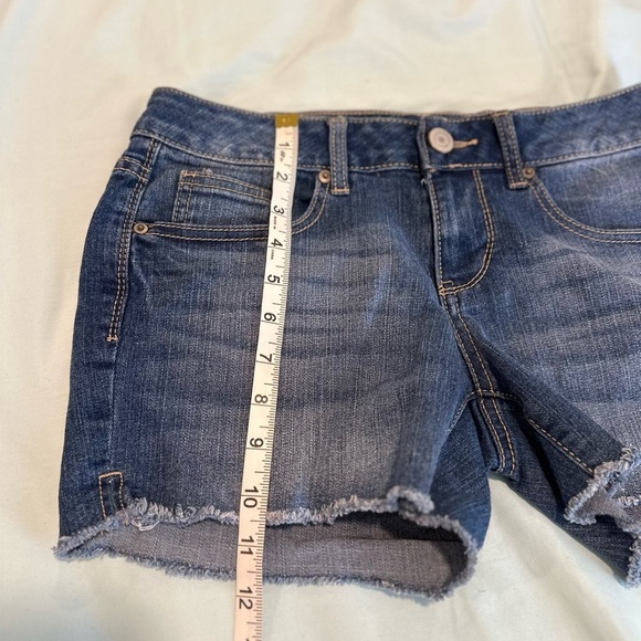 SO Shortie Denim Shorts Sz: 9 Cutoff Raw Hem. 5 Pocket. Stretch. Dark Wash. - Picture 4 of 13
